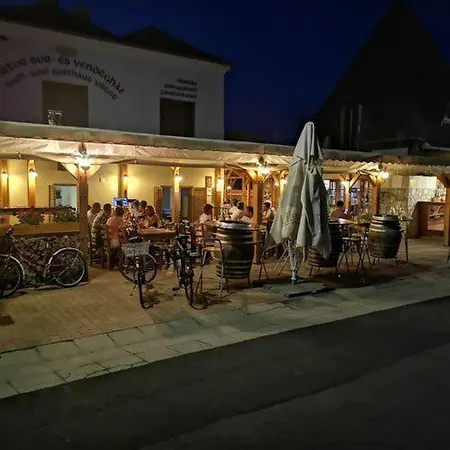 Viktor Bor- és Vendégház**** Balatonmáriafürdő