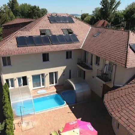 Bed & Breakfast Viktor Bor- Es Vendeghaz****