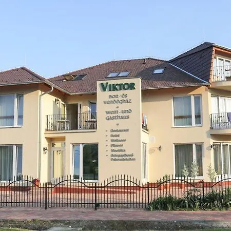 Viktor Bor- és Vendégház**** Panzió 3*