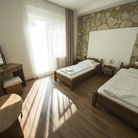 Viktor Bor- Es Vendeghaz****