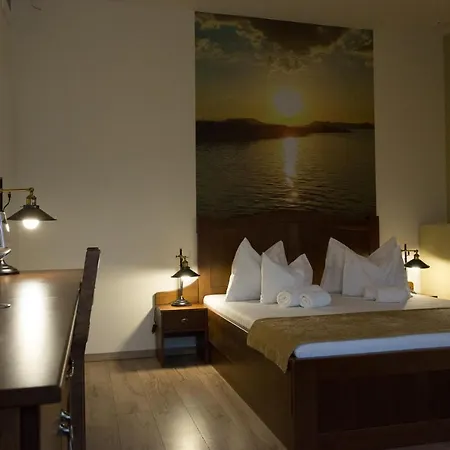 Viktor Bor- Es Vendeghaz**** 3* Balatonmáriafürdő