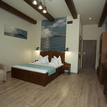 Viktor Bor- Es Vendeghaz**** Balatonmáriafürdő