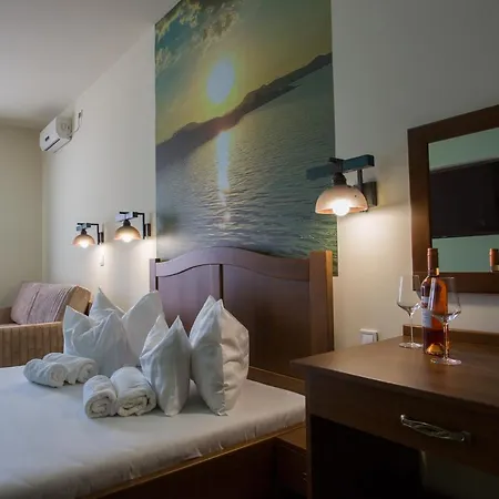 Bed & Breakfast Viktor Bor- Es Vendeghaz**** Balatonmariafurdo