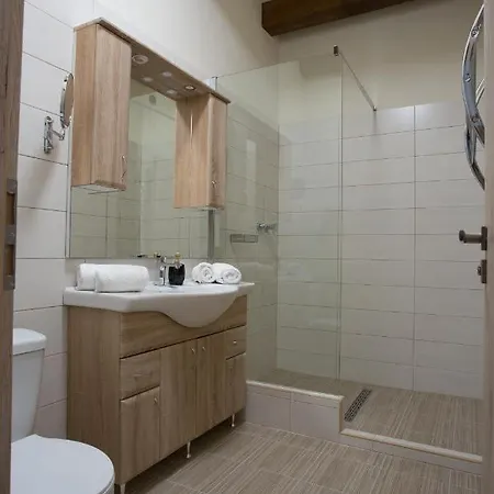 Bed and Breakfast Viktor Bor- Es Vendeghaz**** Balatonmáriafürdő