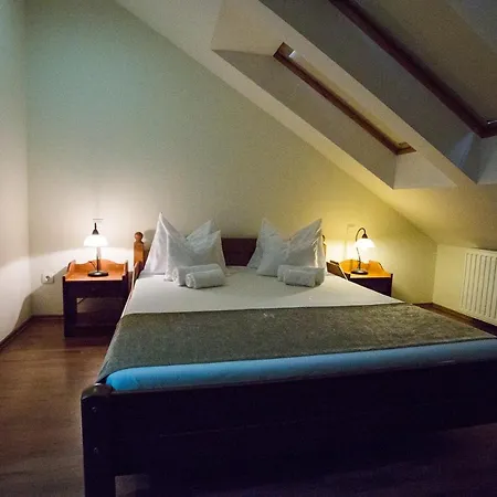 Bed & Breakfast Viktor Bor- Es Vendeghaz**** Balatonmariafurdo