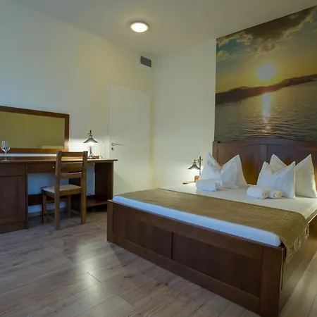 Viktor Bor- és Vendégház**** Bed and breakfast