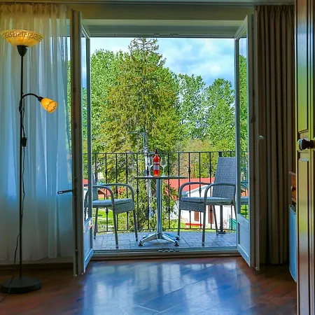 Viktor Bor- Es Vendeghaz**** 3* Balatonmáriafürdő