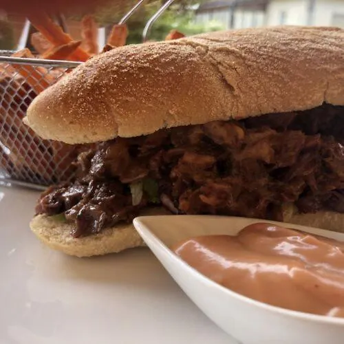 Viktor Bor- Es Vendeghaz**** 4*