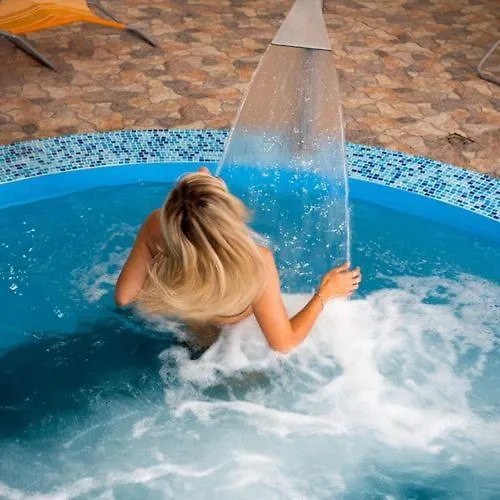 Viktor Bor- Es Vendeghaz**** B&B