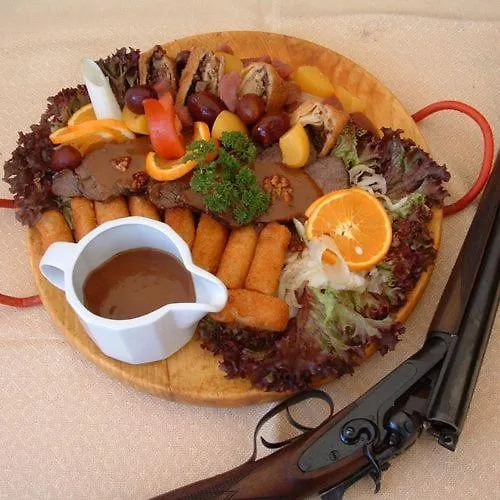 Viktor Bor- Es Vendeghaz**** 4* Balatonmáriafürdő