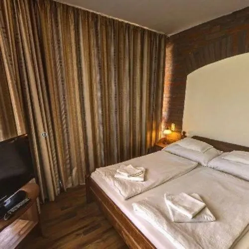 B&B Viktor Bor- Es Vendeghaz**** 4*