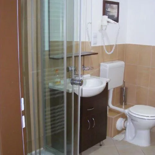 Viktor Bor- Es Vendeghaz****