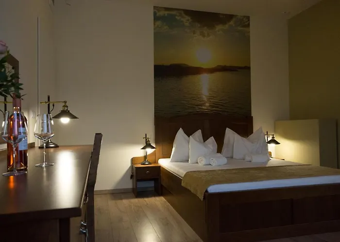 Viktor Bor- Es Vendeghaz**** 3* Balatonmáriafürdő