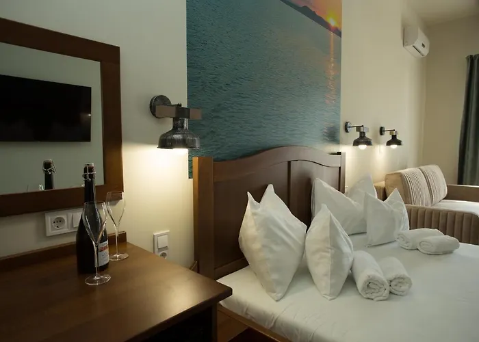 Viktor Bor- Es Vendeghaz**** 4* Balatonmáriafürdő