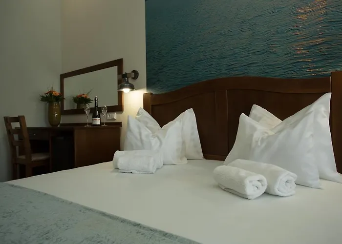 Viktor Bor- Es Vendeghaz**** Balatonmáriafürdő